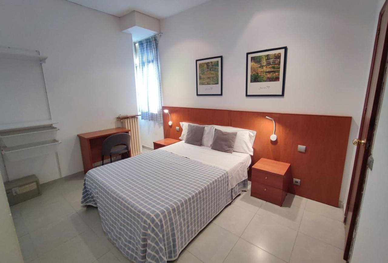 Hostal Cervantes Madrid Exteriör bild