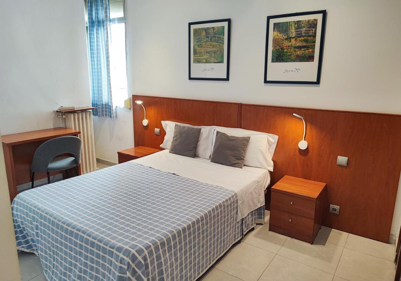 Hostal Cervantes Madrid Exteriör bild