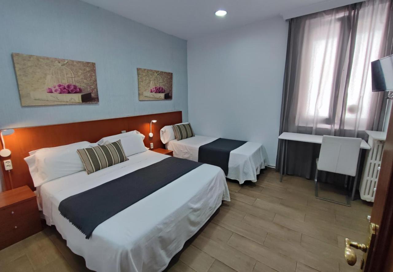 Hostal Cervantes Madrid Exteriör bild
