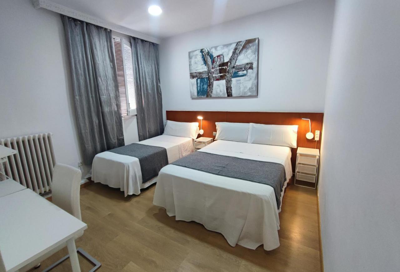 Hostal Cervantes Madrid Exteriör bild