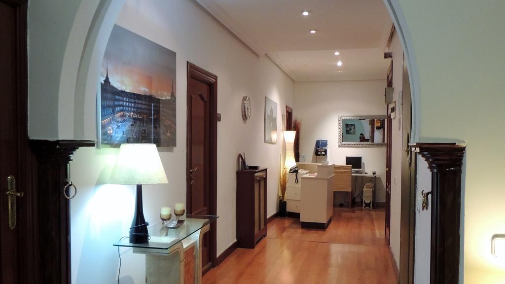 Hostal Cervantes Madrid Exteriör bild