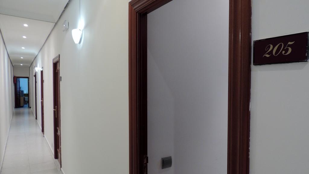 Hostal Cervantes Madrid Exteriör bild