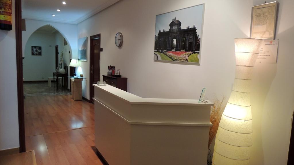 Hostal Cervantes Madrid Exteriör bild