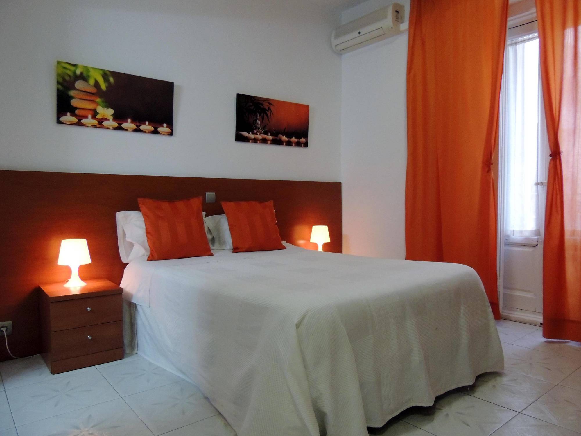 Hostal Cervantes Madrid Exteriör bild