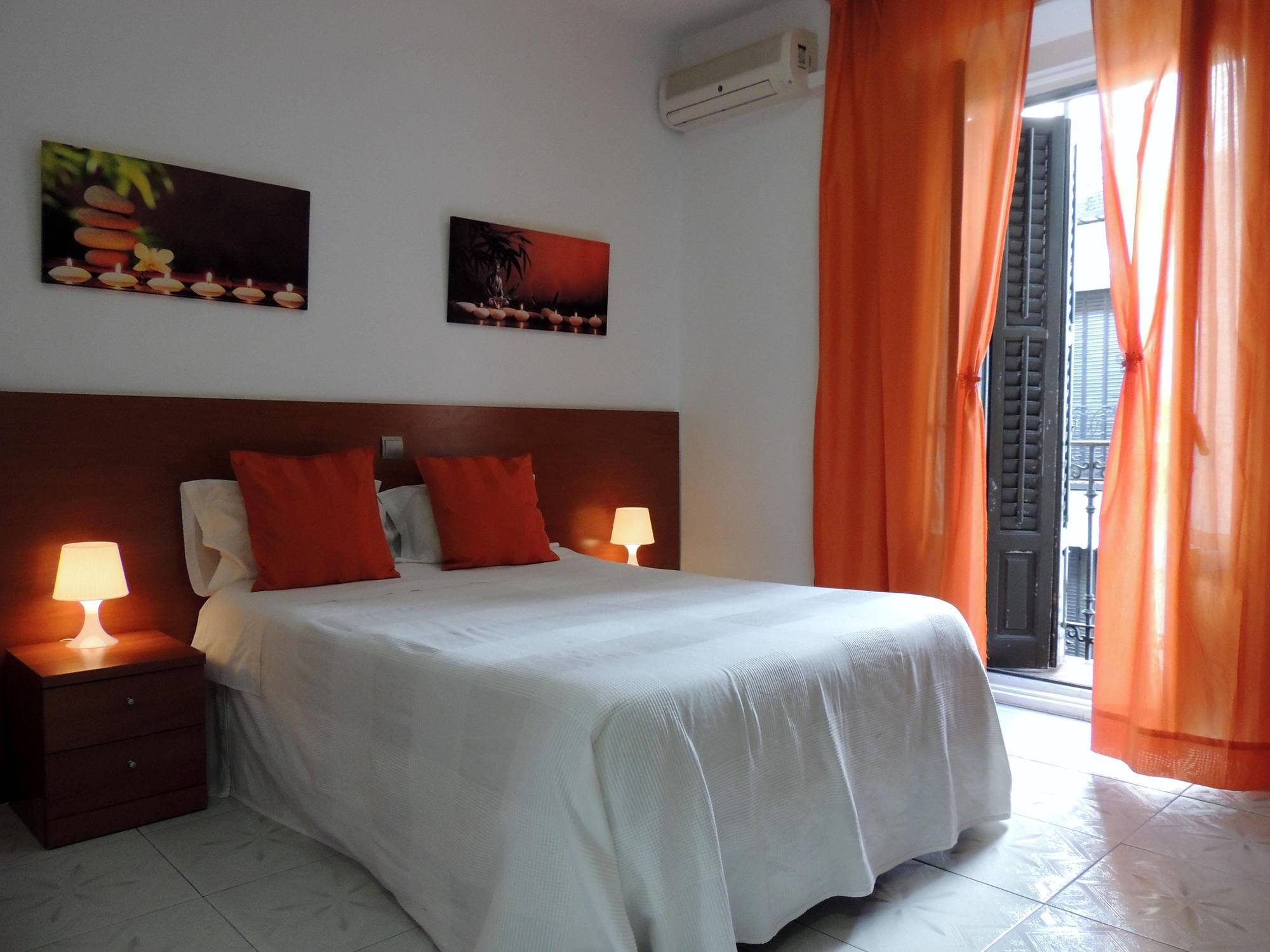 Hostal Cervantes Madrid Exteriör bild