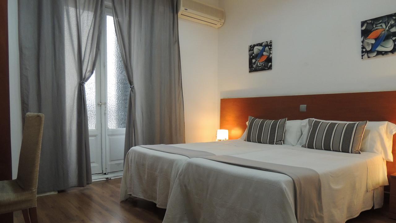 Hostal Cervantes Madrid Exteriör bild